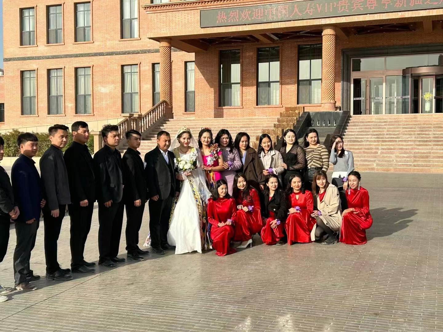 尼书记新疆2.jpg