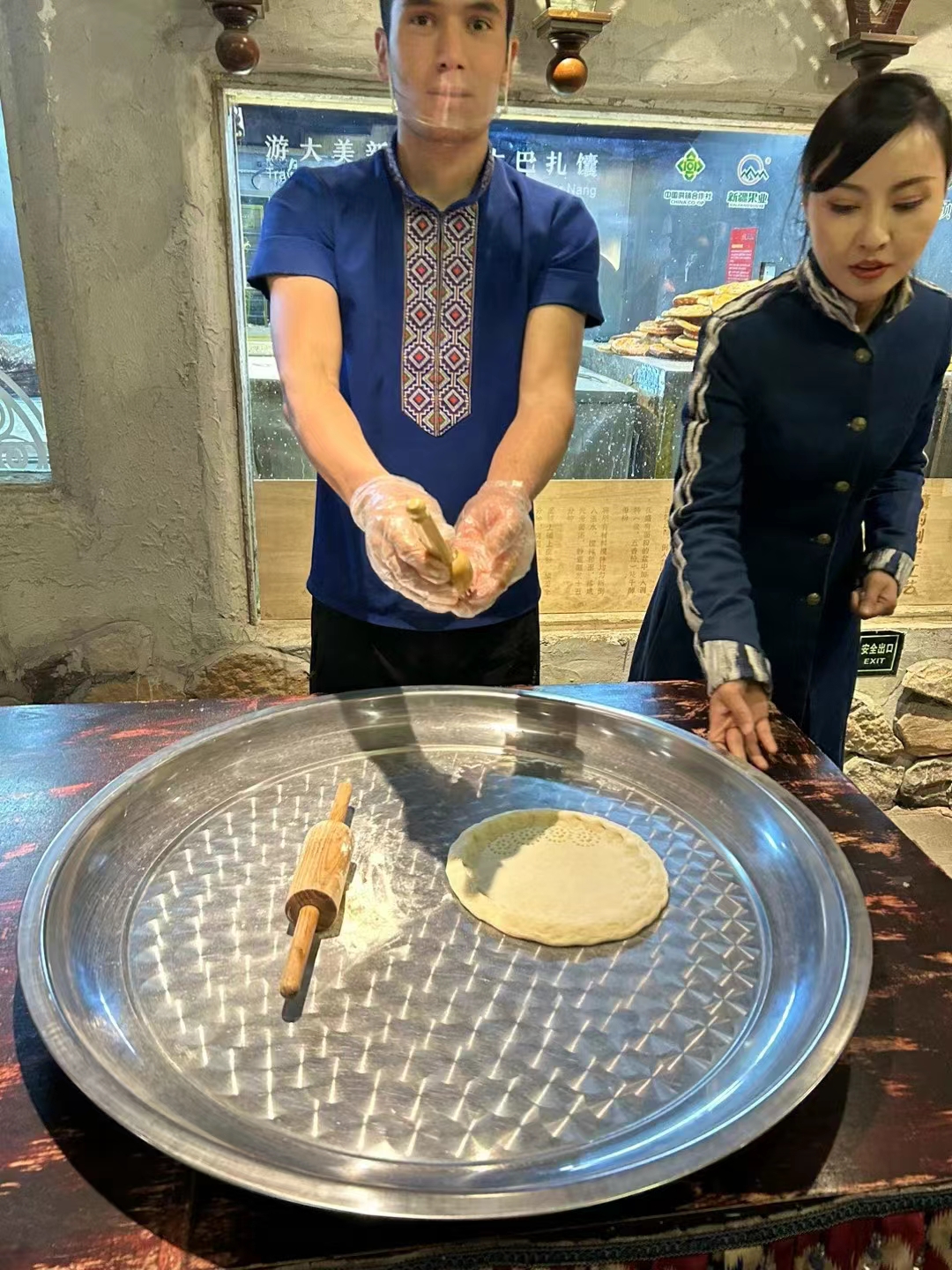 尼书记新疆4.jpg