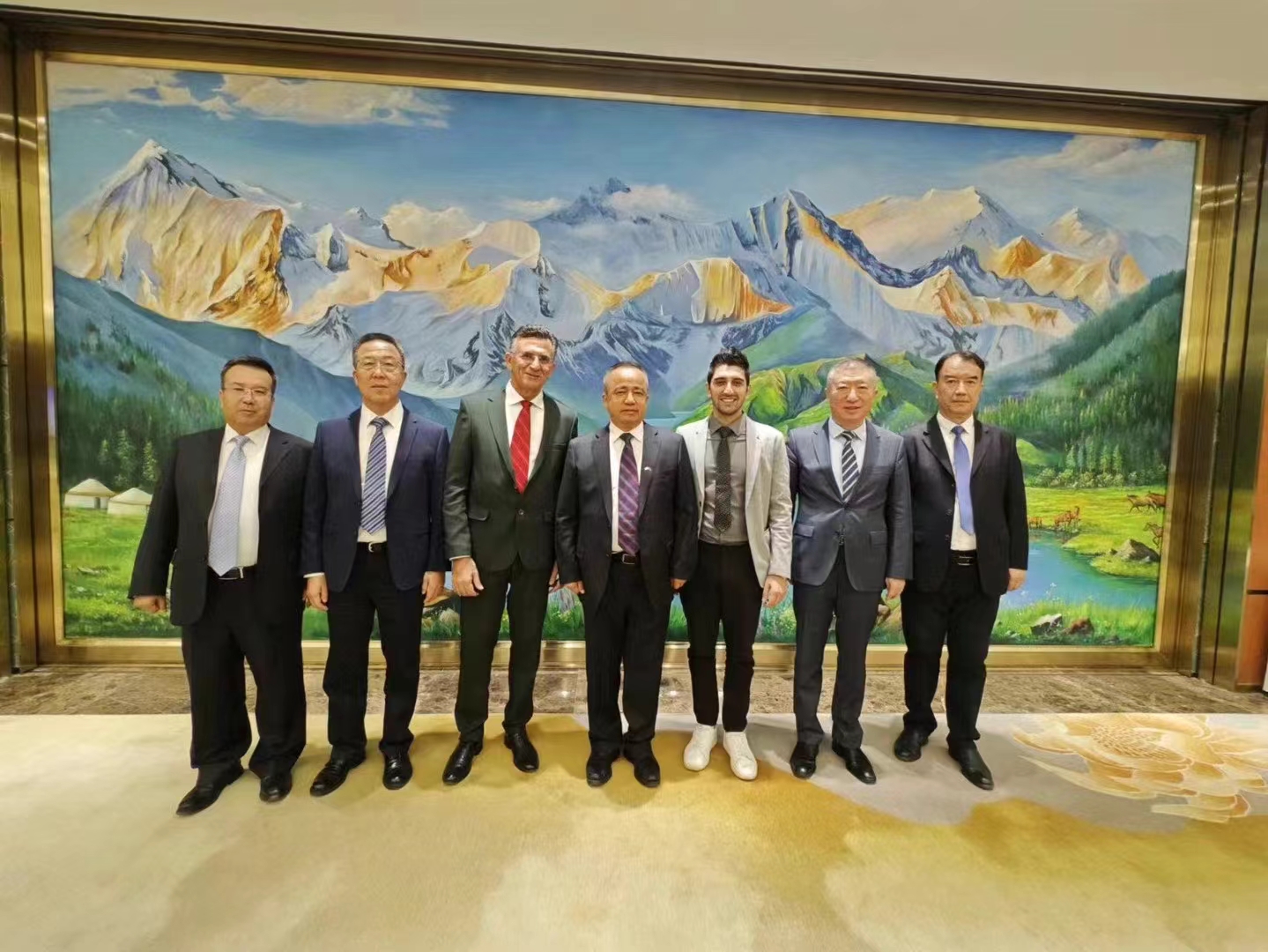 尼书记新疆6.jpg